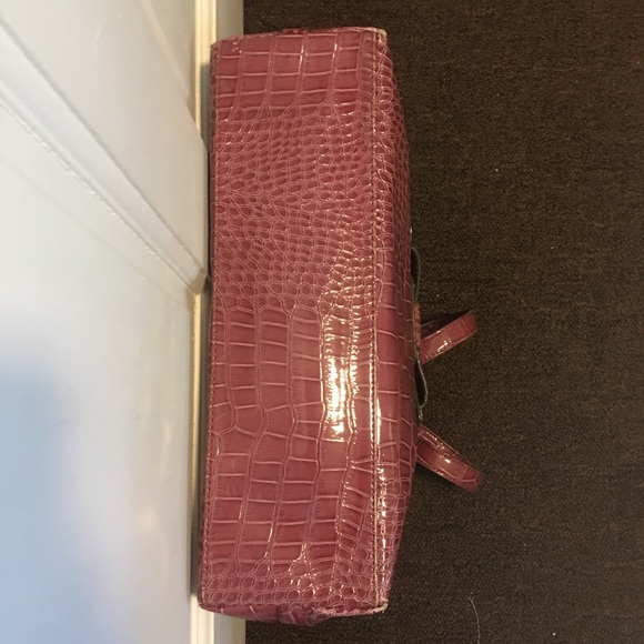 Guess Raspberry Large Purse - Picture 3 of 8